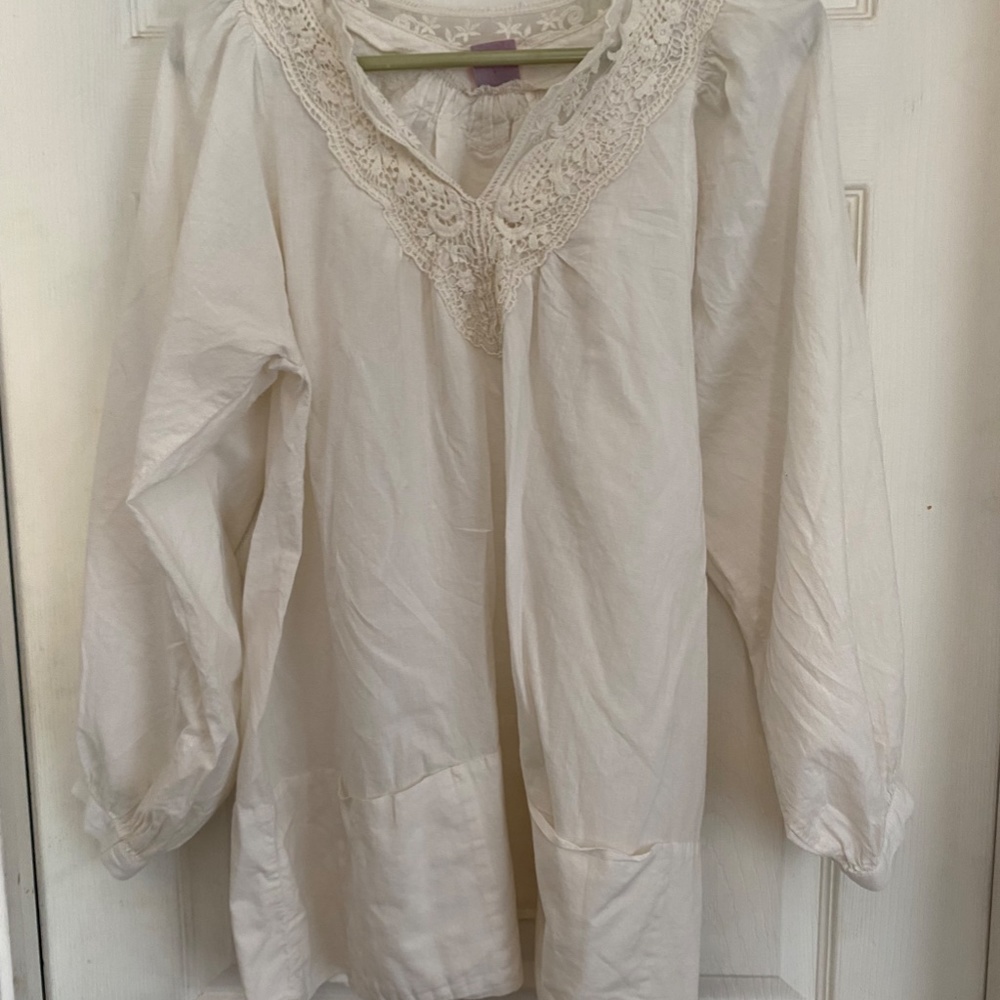 Beautiful Cotton Tunic in Cream with Lace at V-Neck